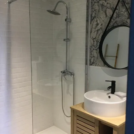 Chambre d’hôte indépendante en rez de jardin vue mer et accès plage à pied 15 mn Zonza