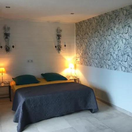 Chambre d’hôte indépendante en rez de jardin vue mer et accès plage à pied 15 mn Zonza
