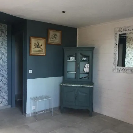 Chambre d’hôte indépendante en rez de jardin vue mer et accès plage à pied 15 mn Alojamento de Acomodação e Pequeno-almoço *